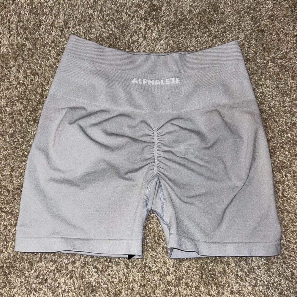 Alphalete Amplify Shorts in Silver Sky